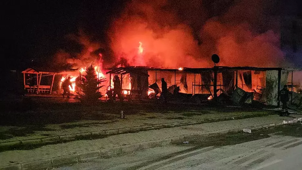 Erzincan’da Şantiyede Korkutan Yangın: İşçi Konteynerleri Alevlere Teslim Oldu!